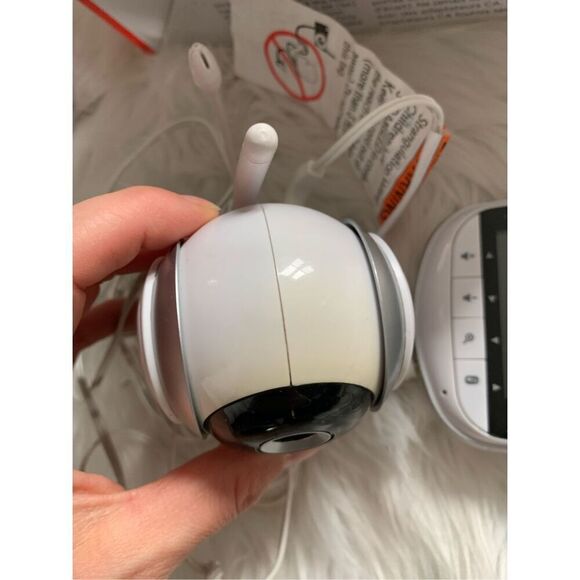 Motorola MBP33XL 3.5" Video Baby Monitor with Digital Zoom, Two-Way Audio , 2 Pi - Picture 2 of 6